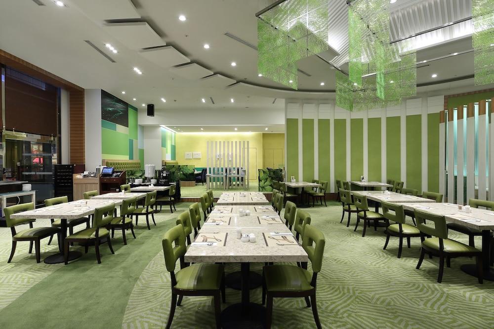 Tayih Landis Hotel Tainan Buitenkant foto The interior of the restaurant