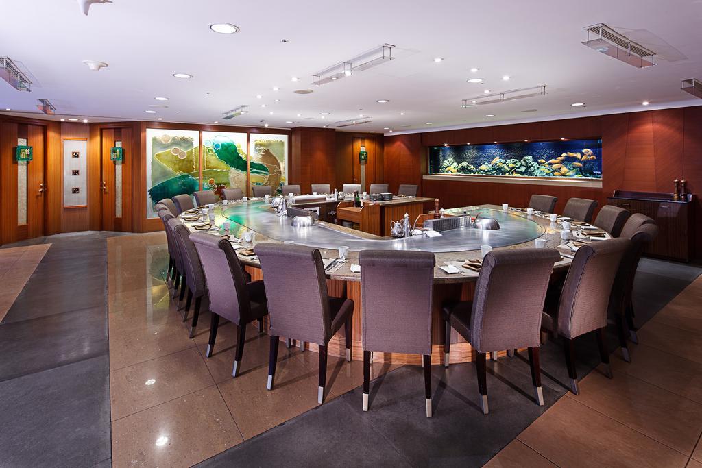 Tayih Landis Hotel Tainan Buitenkant foto The boardroom of the Hong Kong Club