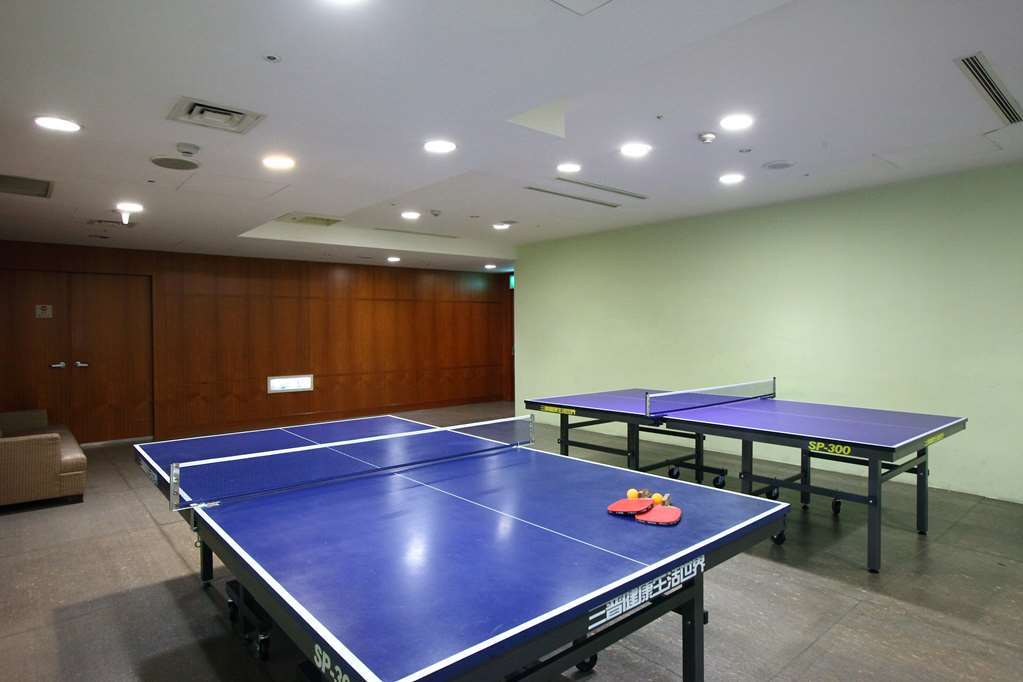 Tayih Landis Hotel Tainan Faciliteiten foto Table tennis room