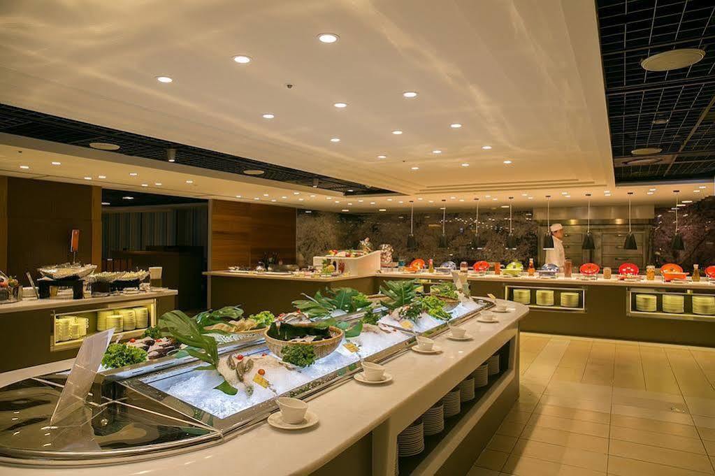 Tayih Landis Hotel Tainan Buitenkant foto The buffet at the hotel