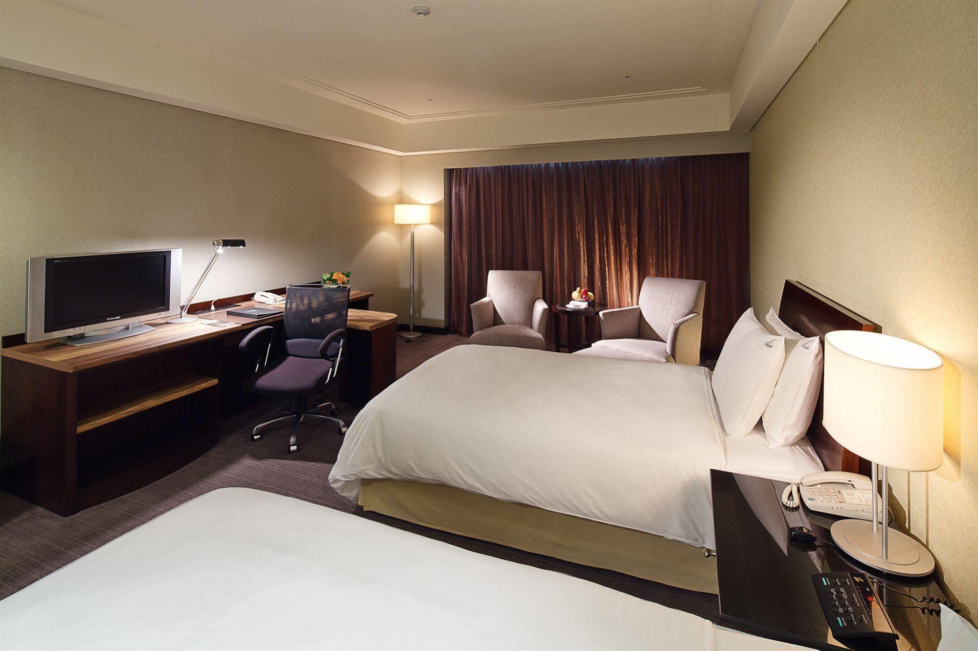 Tayih Landis Hotel Tainan Buitenkant foto Deluxe room