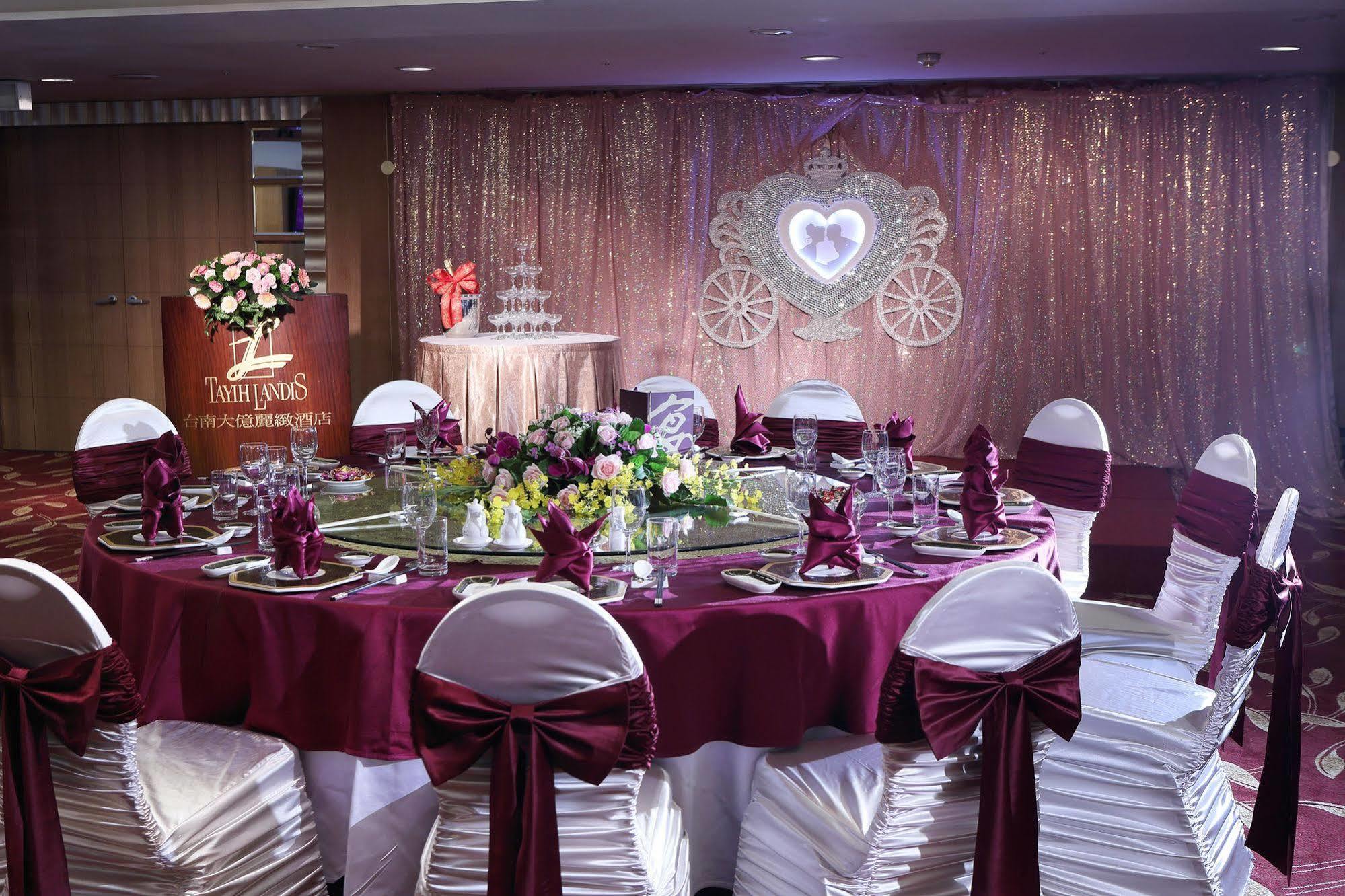 Tayih Landis Hotel Tainan Buitenkant foto Wedding reception
