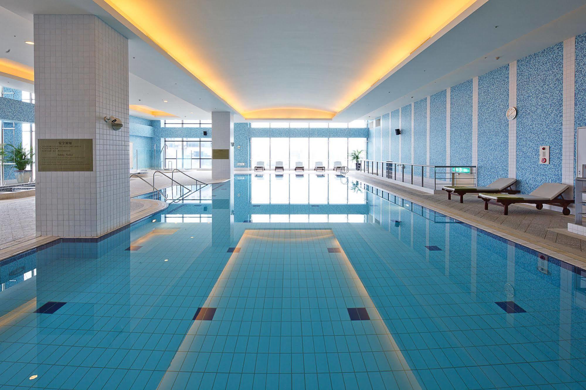 Tayih Landis Hotel Tainan Buitenkant foto Indoor pool