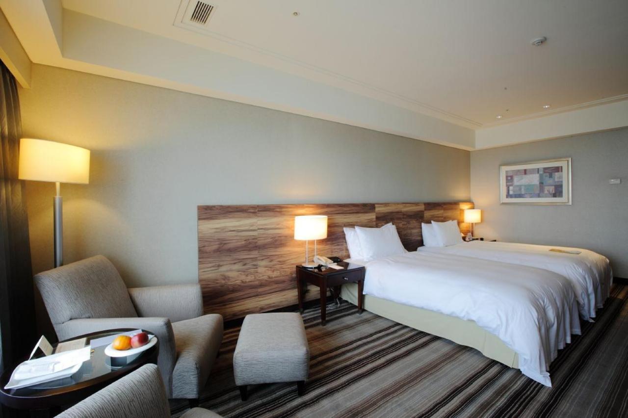 Tayih Landis Hotel Tainan Buitenkant foto Deluxe Room
