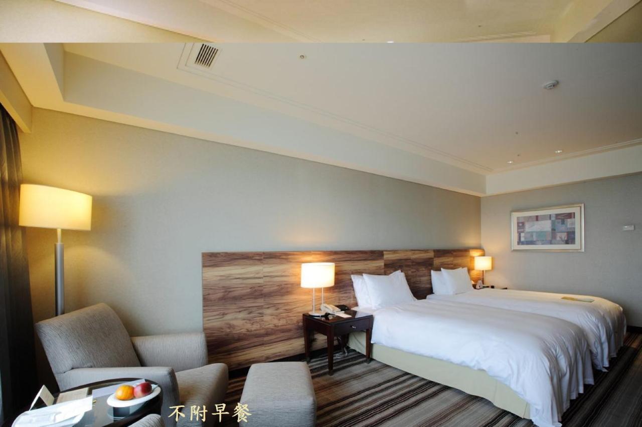 Tayih Landis Hotel Tainan Buitenkant foto Deluxe Room