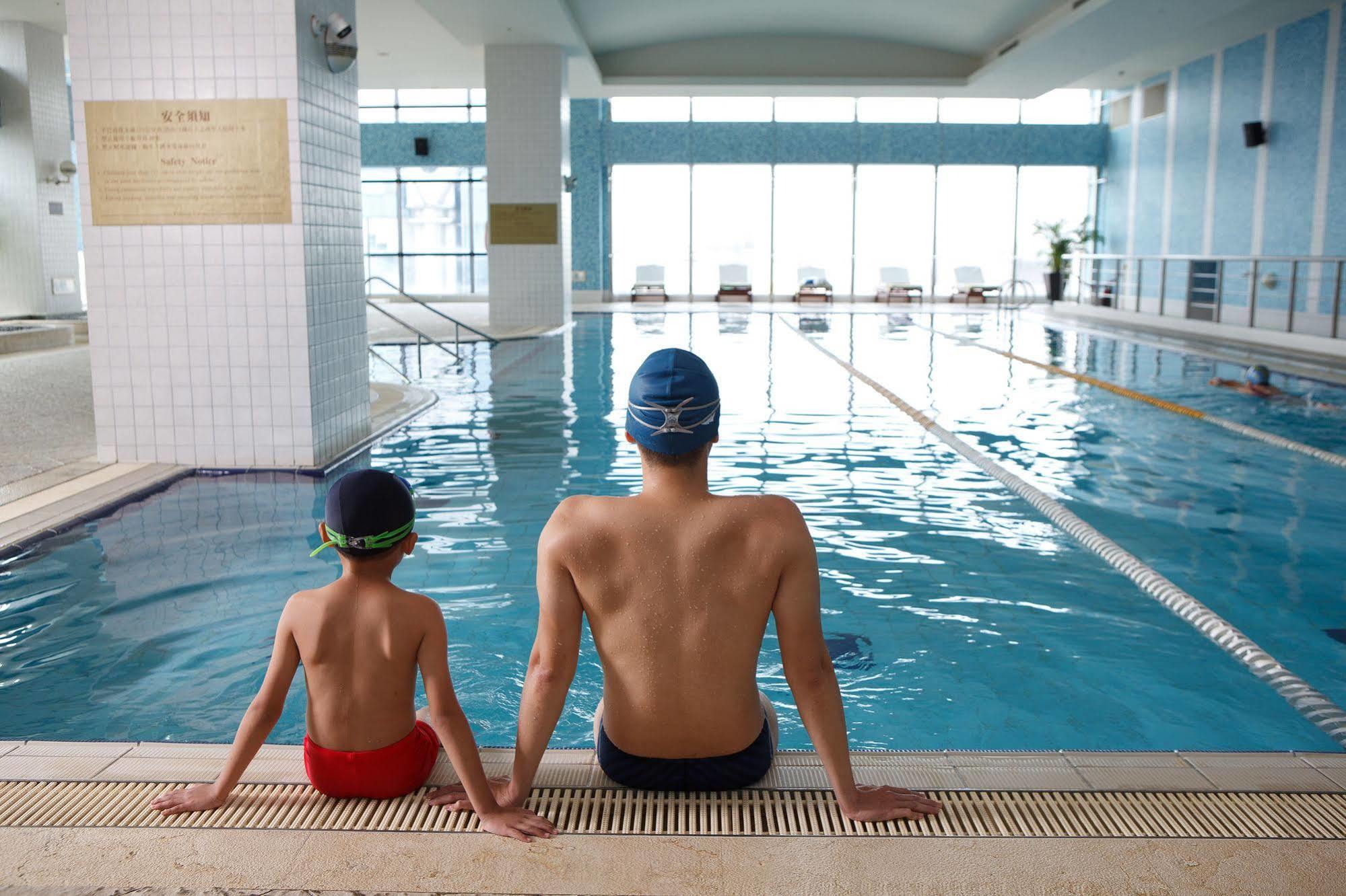 Tayih Landis Hotel Tainan Buitenkant foto Swimming pool
