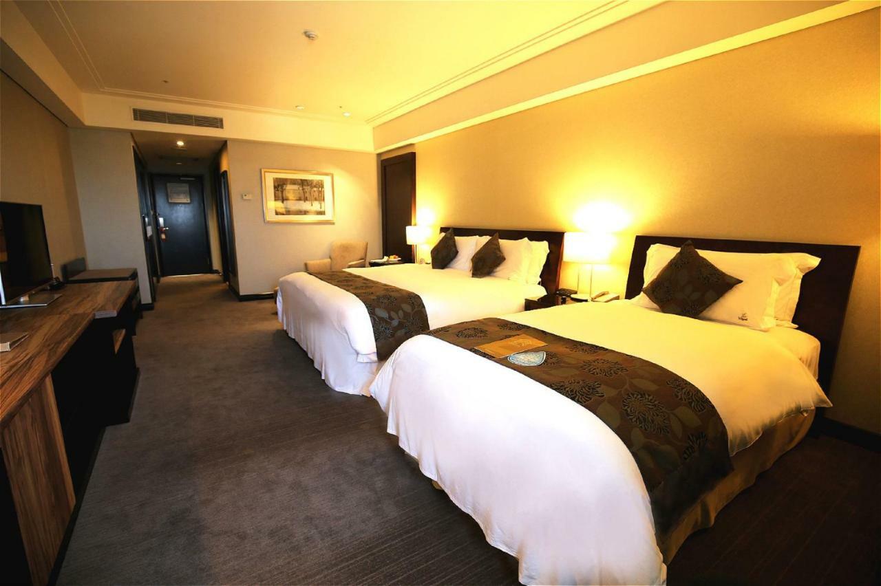 Tayih Landis Hotel Tainan Buitenkant foto Deluxe Room