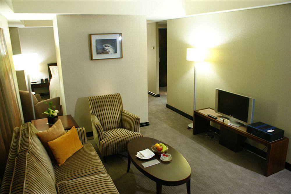 Tayih Landis Hotel Tainan Buitenkant foto A suite at the hotel