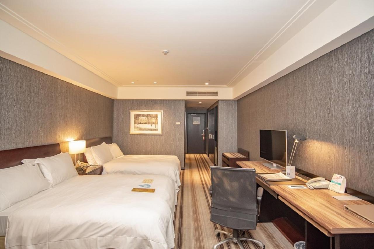 Tayih Landis Hotel Tainan Buitenkant foto Deluxe Room